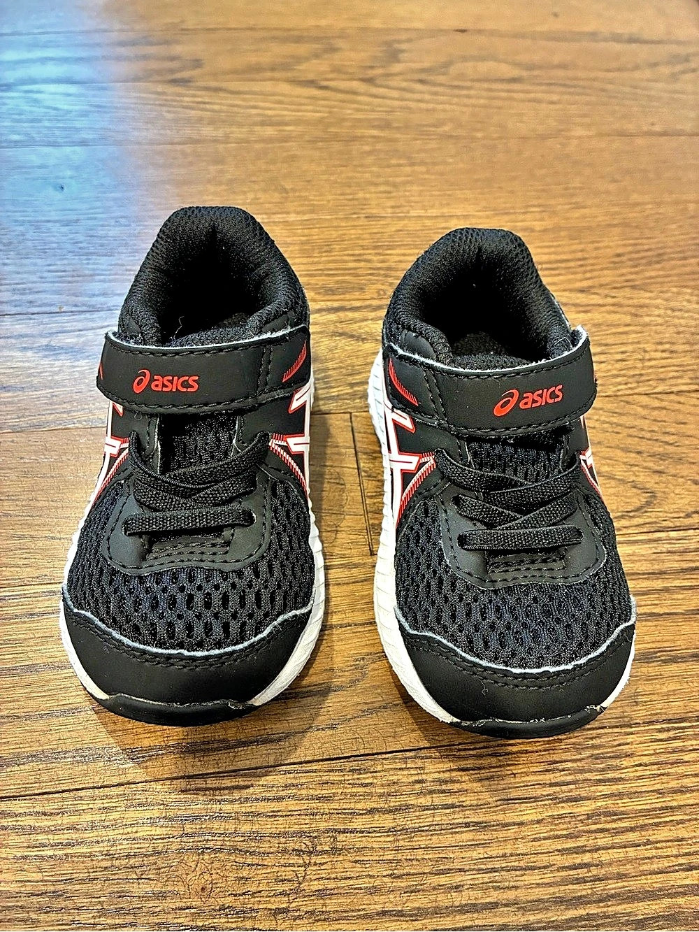 ASICS Contend 7 Kids Sneakers Black, White & Red. Baby Size 4